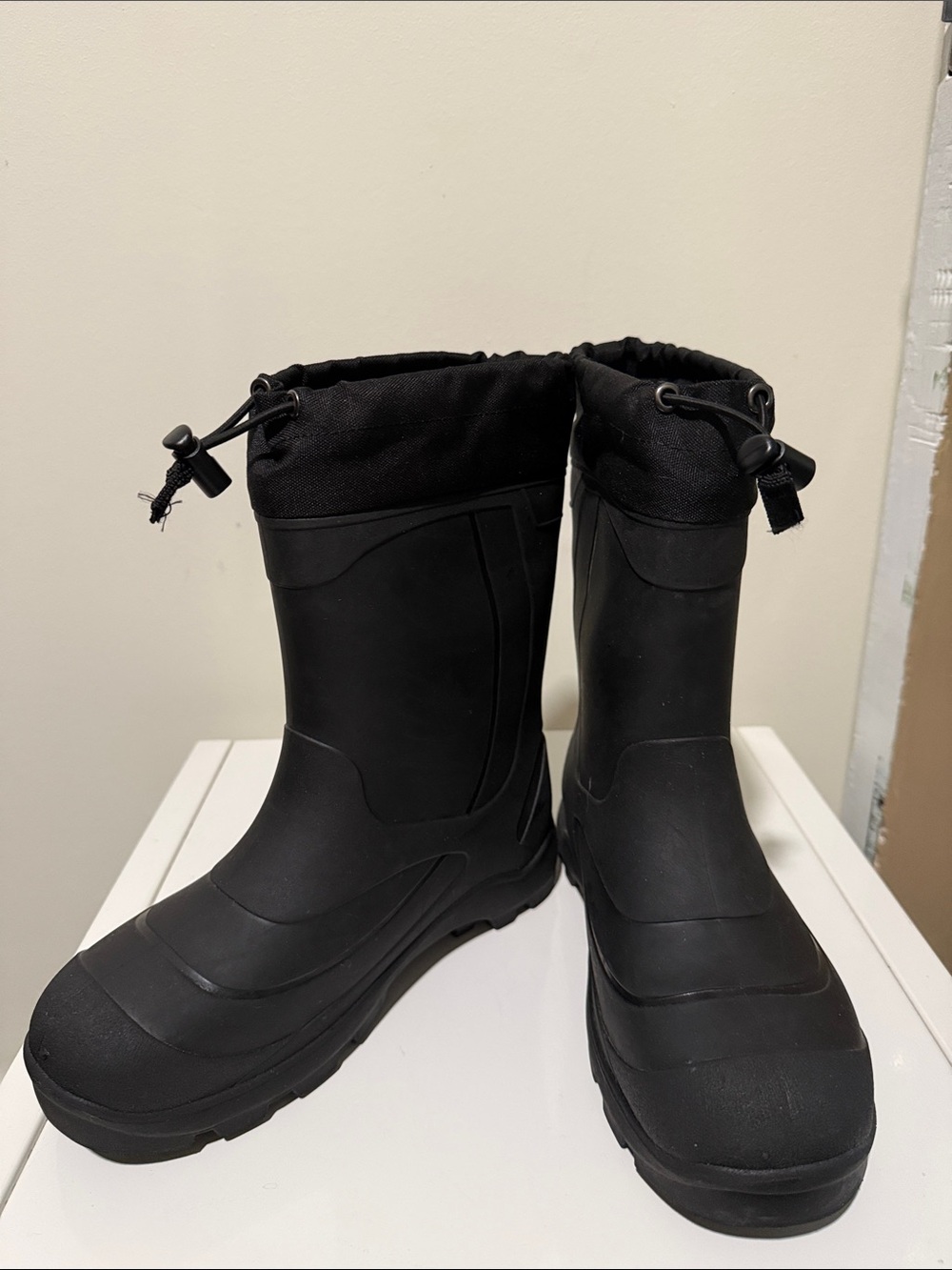 Kamik Men's Black Winter Boots size 6